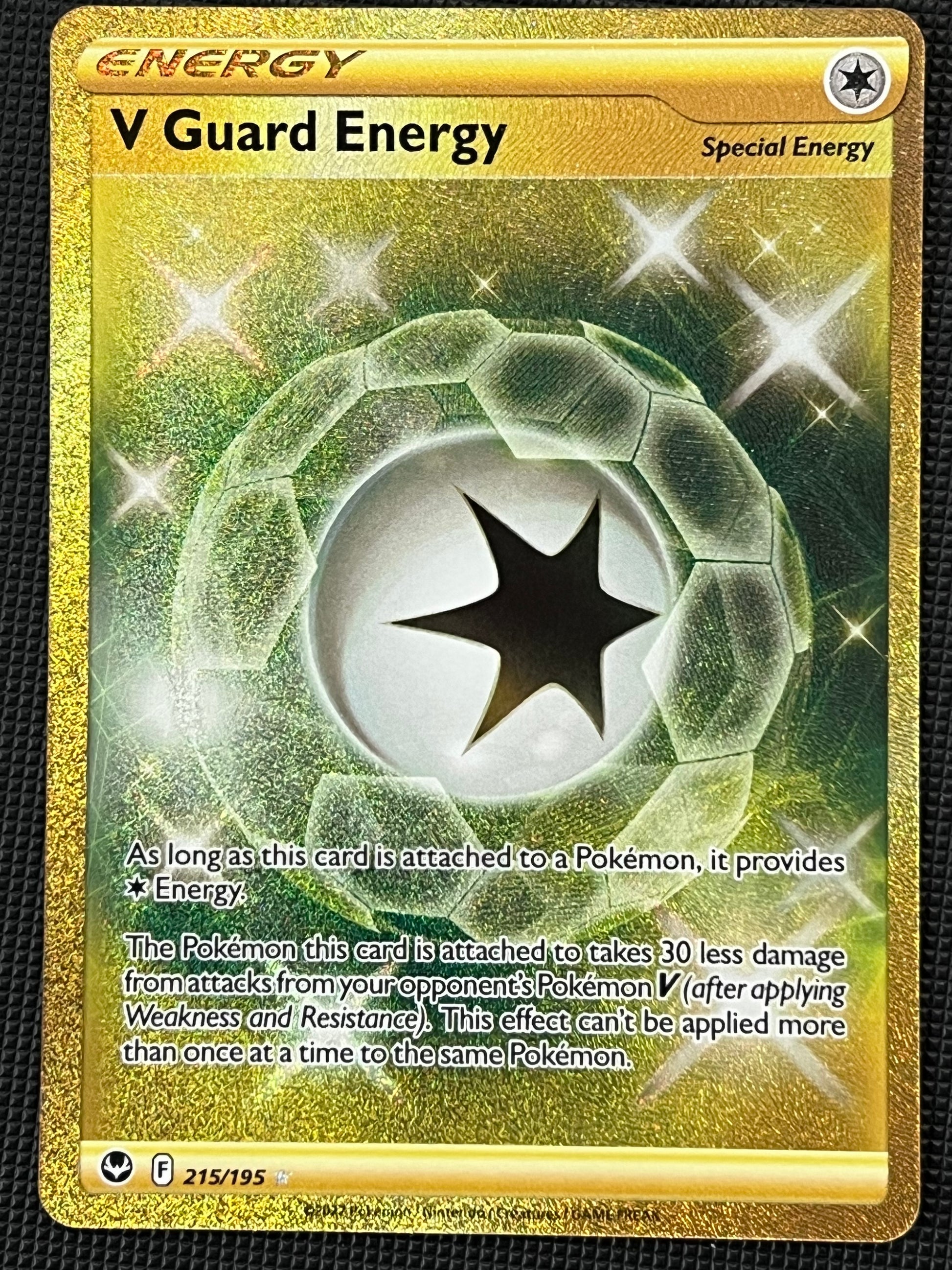215/195 V Guard Energy - Pokmon Silver Tempest Gold Secret Rare Jarvvos 215/195 V Guard Energy - Pokmon Silver Tempest Gold Secret Rare Jarvvos