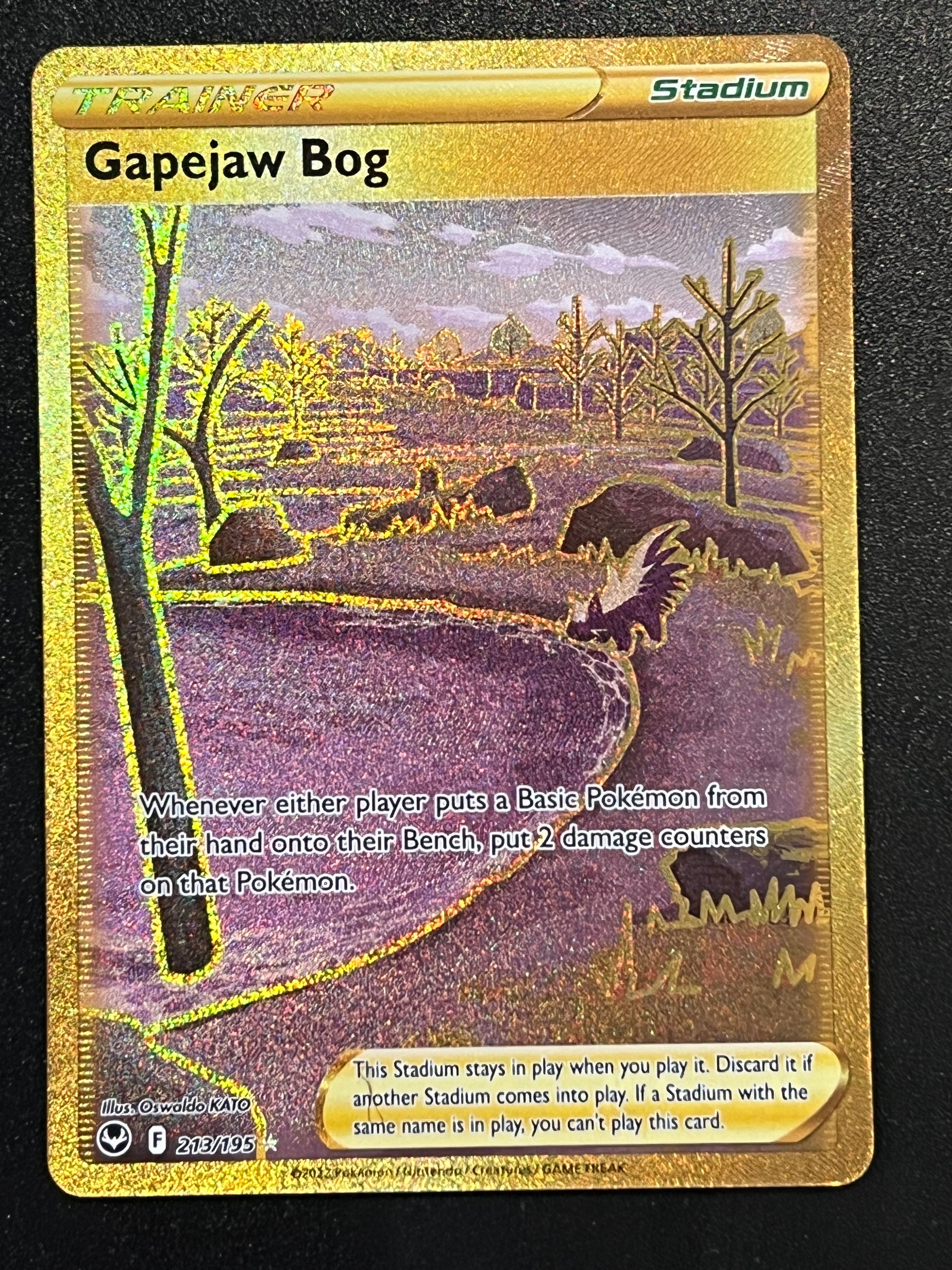 213/195 Gapejaw Bog - Pokmon Silver Tempest Gold Secret Rare Jarvvos 213/195 Gapejaw Bog - Pokmon Silver Tempest Gold Secret Rare Jarvvos